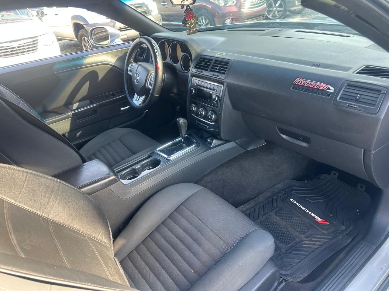 Dodge Challenger SXT 2012