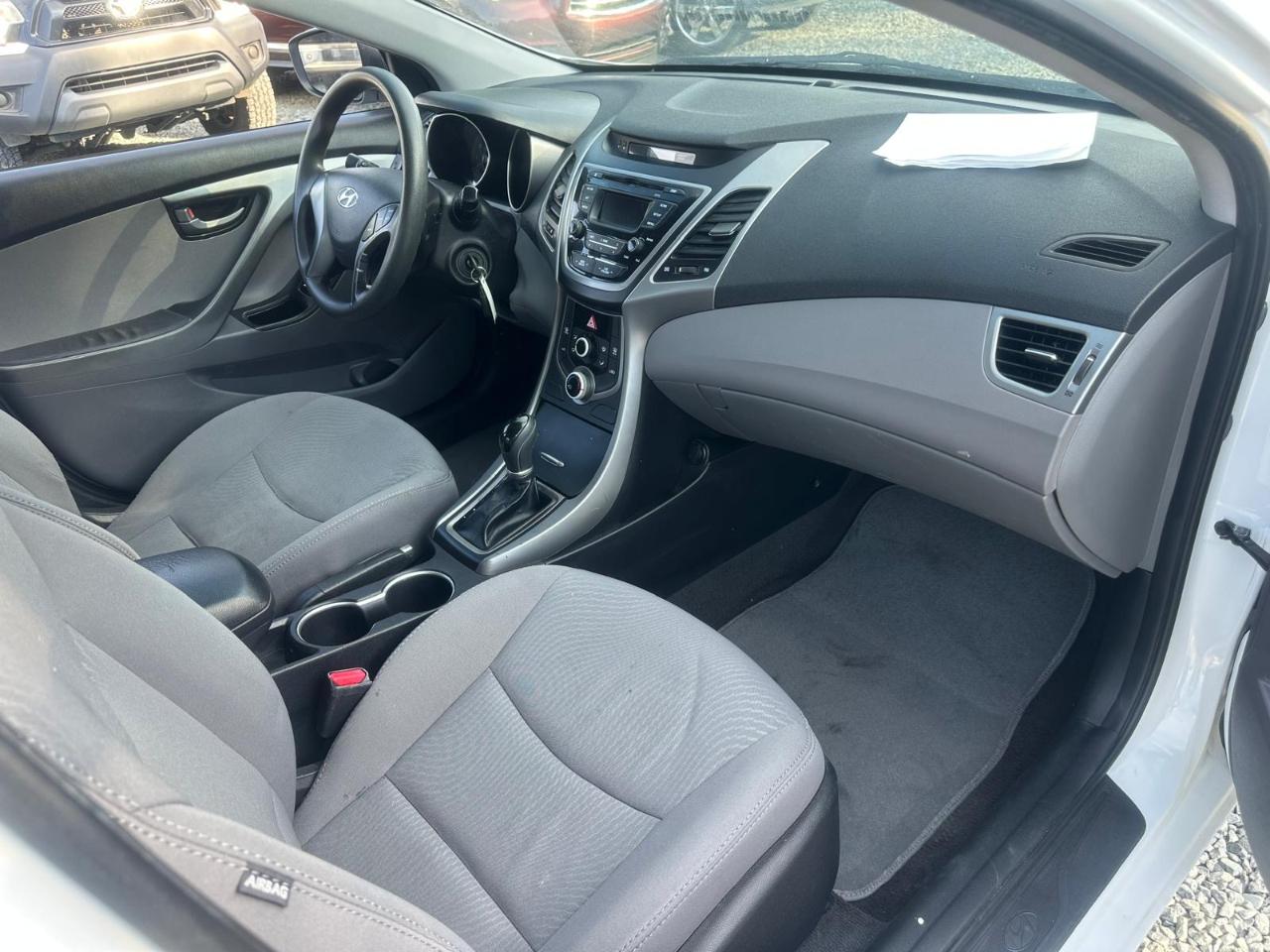 Hyundai Elantra SE 6AT 2016