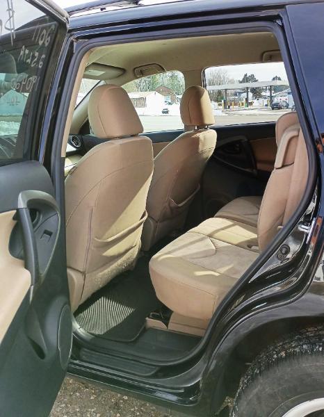 Toyota RAV4 Base I4 4WD 2011