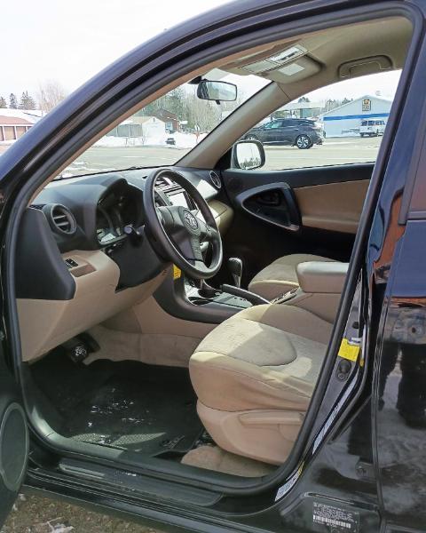 Toyota RAV4 Base I4 4WD 2011