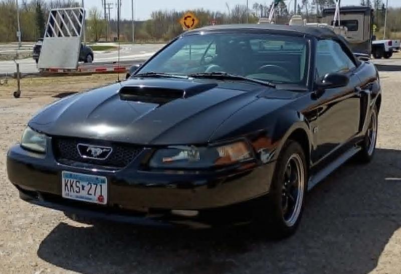 Ford Mustang GT Deluxe Convertible 2001