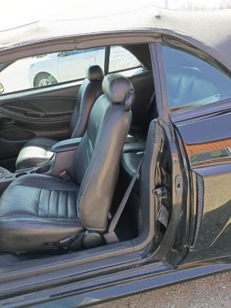 Ford Mustang GT Deluxe Convertible 2001