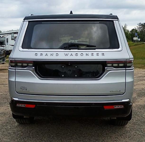 Jeep Grand Wagoneer Series III 4WD 2022