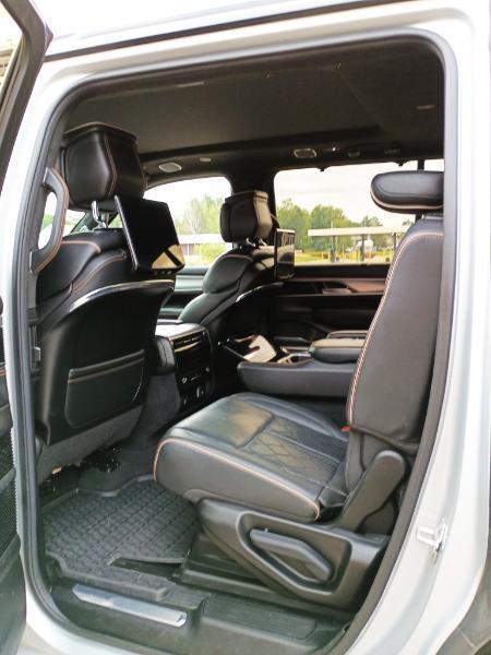 Jeep Grand Wagoneer Series III 4WD 2022