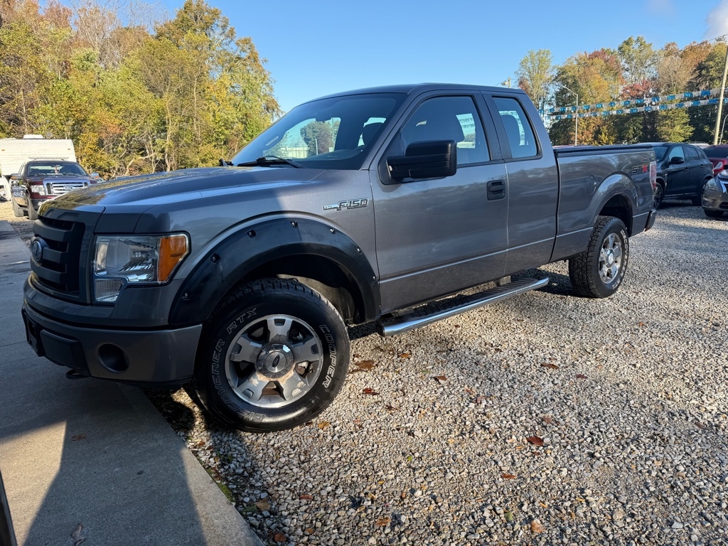 Ford F-150 XL SuperCab 8-ft. Bed 4WD 2010 Ford F-150 XL SuperCab 8-ft. Bed 4WD 2010