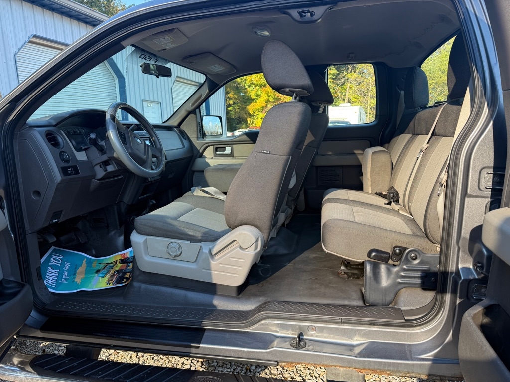 Ford F-150 XL SuperCab 8-ft. Bed 4WD 2010 Ford F-150 XL SuperCab 8-ft. Bed 4WD 2010