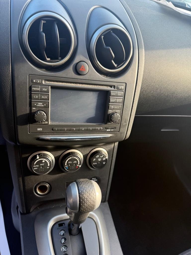 Nissan Rogue S AWD 2011