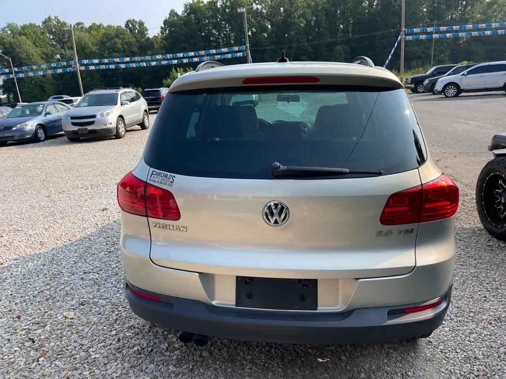 Volkswagen Tiguan S 2015