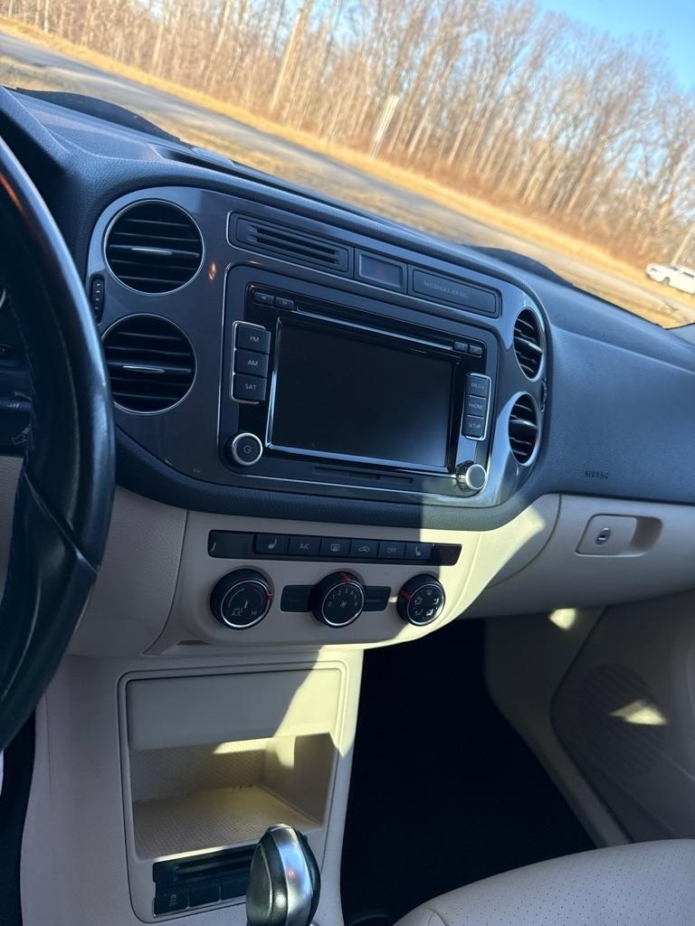 Volkswagen Tiguan S 2015