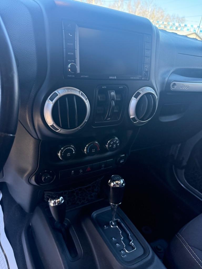 Jeep Wrangler Unlimited Sahara 4WD 2014