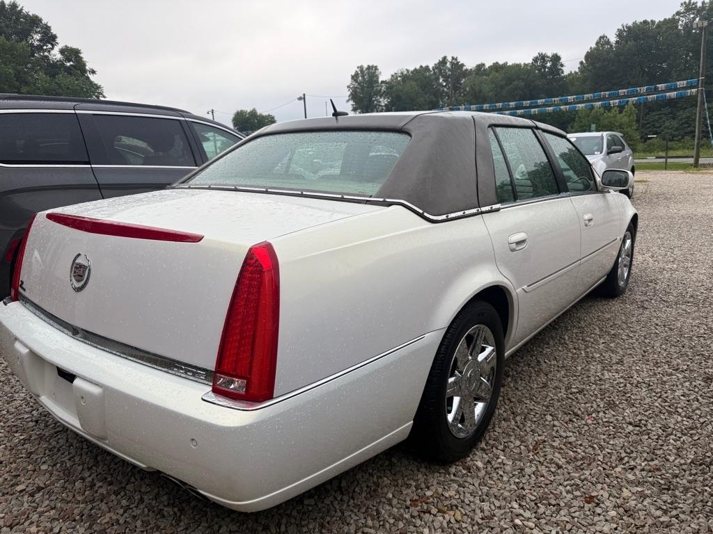 Cadillac DTS Sedan 2006