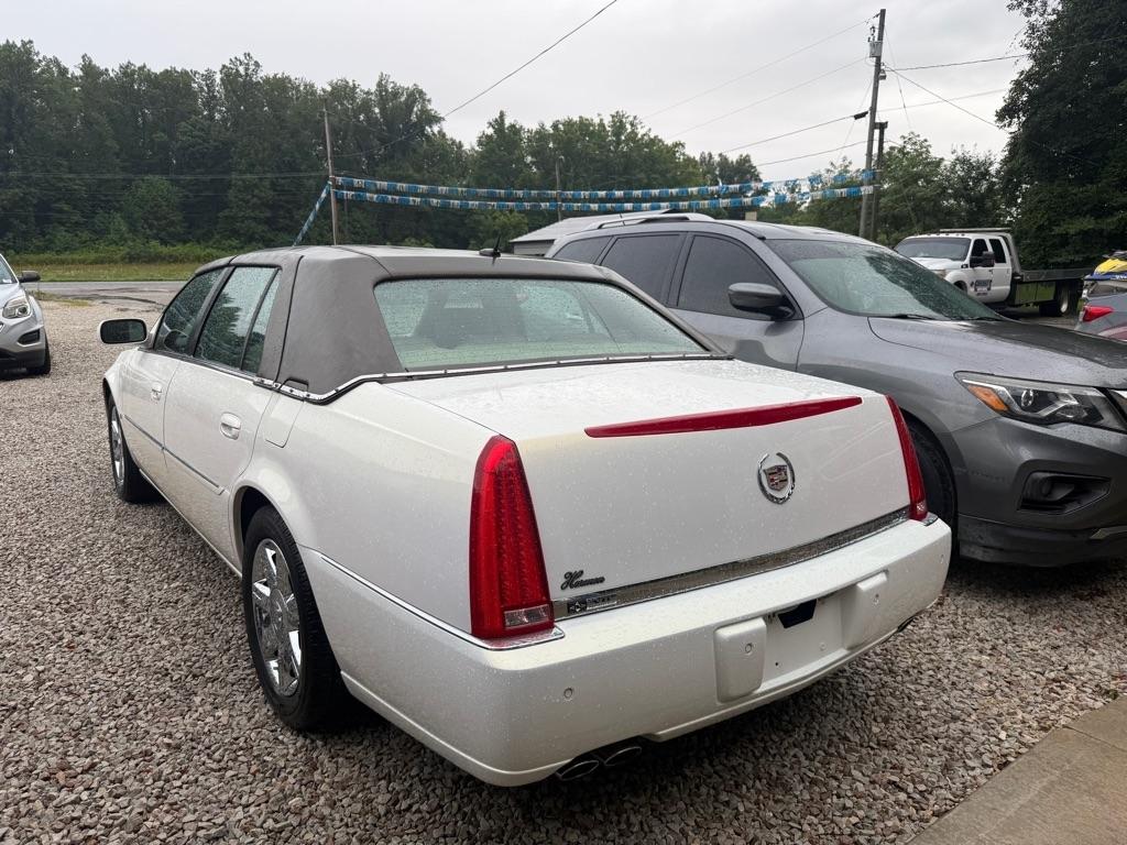 Cadillac DTS Sedan 2006