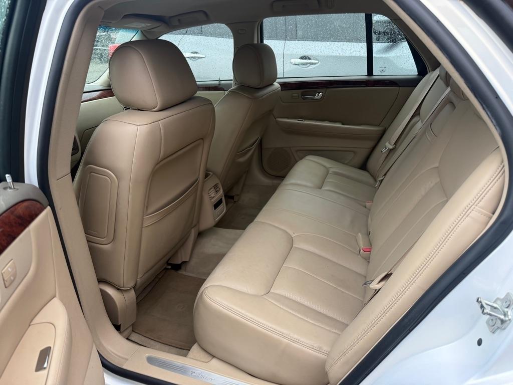 Cadillac DTS Sedan 2006