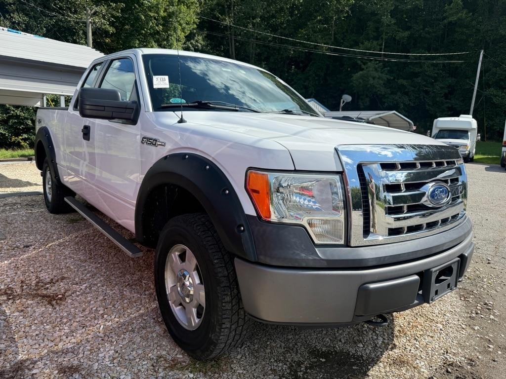 Ford F-150 XL SuperCab 8-ft. Bed 4WD 2012