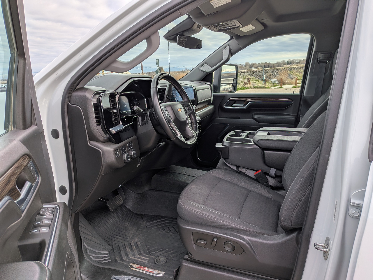 Chevrolet Silverado 2500HD LT Crew Cab Short Box 4WD 2024