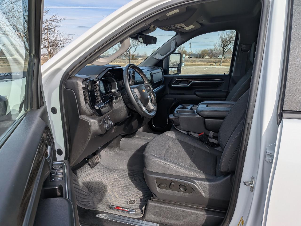 Chevrolet Silverado 2500HD LT Crew Cab Short Box 4WD 2024