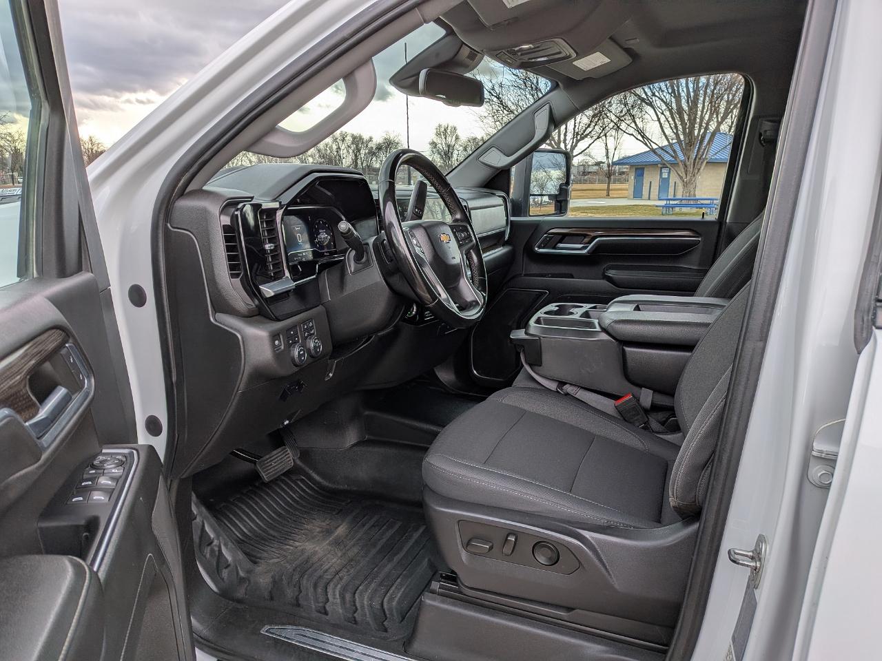 Chevrolet Silverado 2500HD LT Crew Cab Short Box 4WD 2024