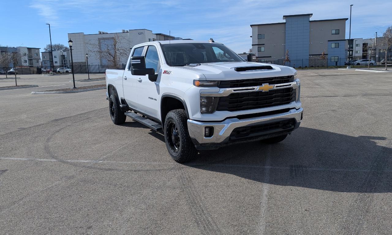 Chevrolet Silverado 2500HD LT Crew Cab Short Box 4WD 2024