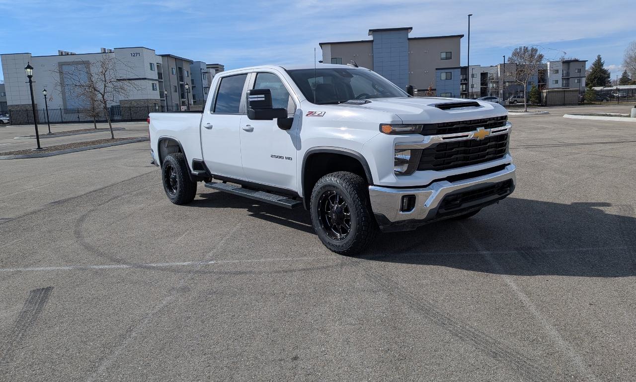 Chevrolet Silverado 2500HD LT Crew Cab Short Box 4WD 2024