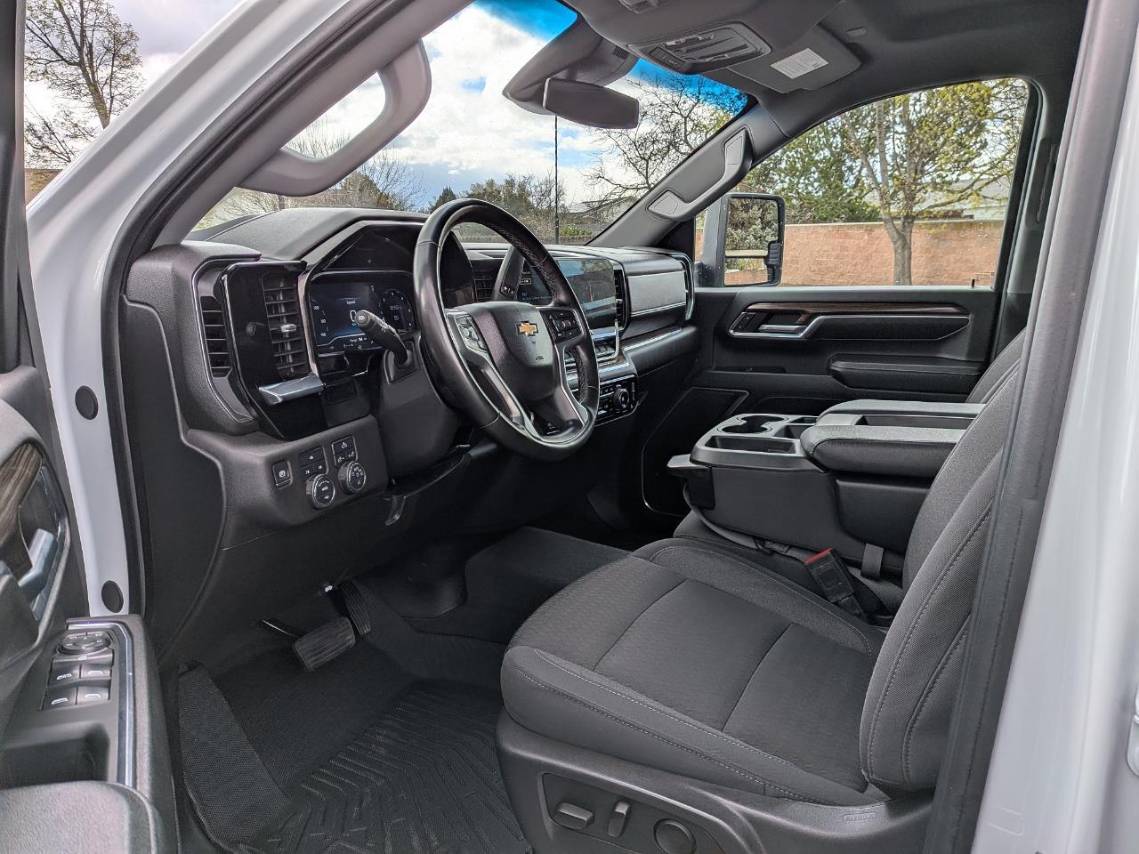 Chevrolet Silverado 2500HD LT Crew Cab Short Box 4WD 2024