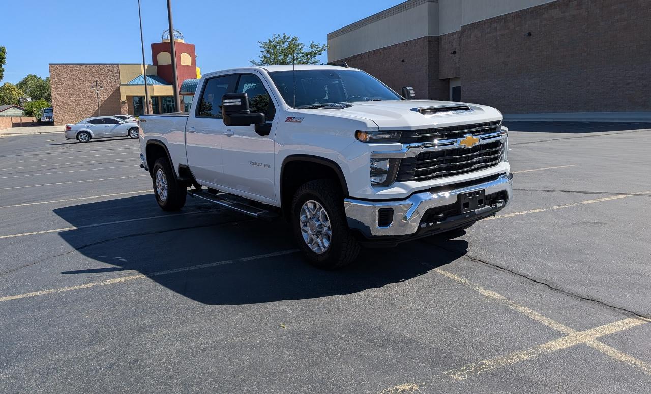 Chevrolet Silverado 2500HD LT Crew Cab Short Box 4WD 2024
