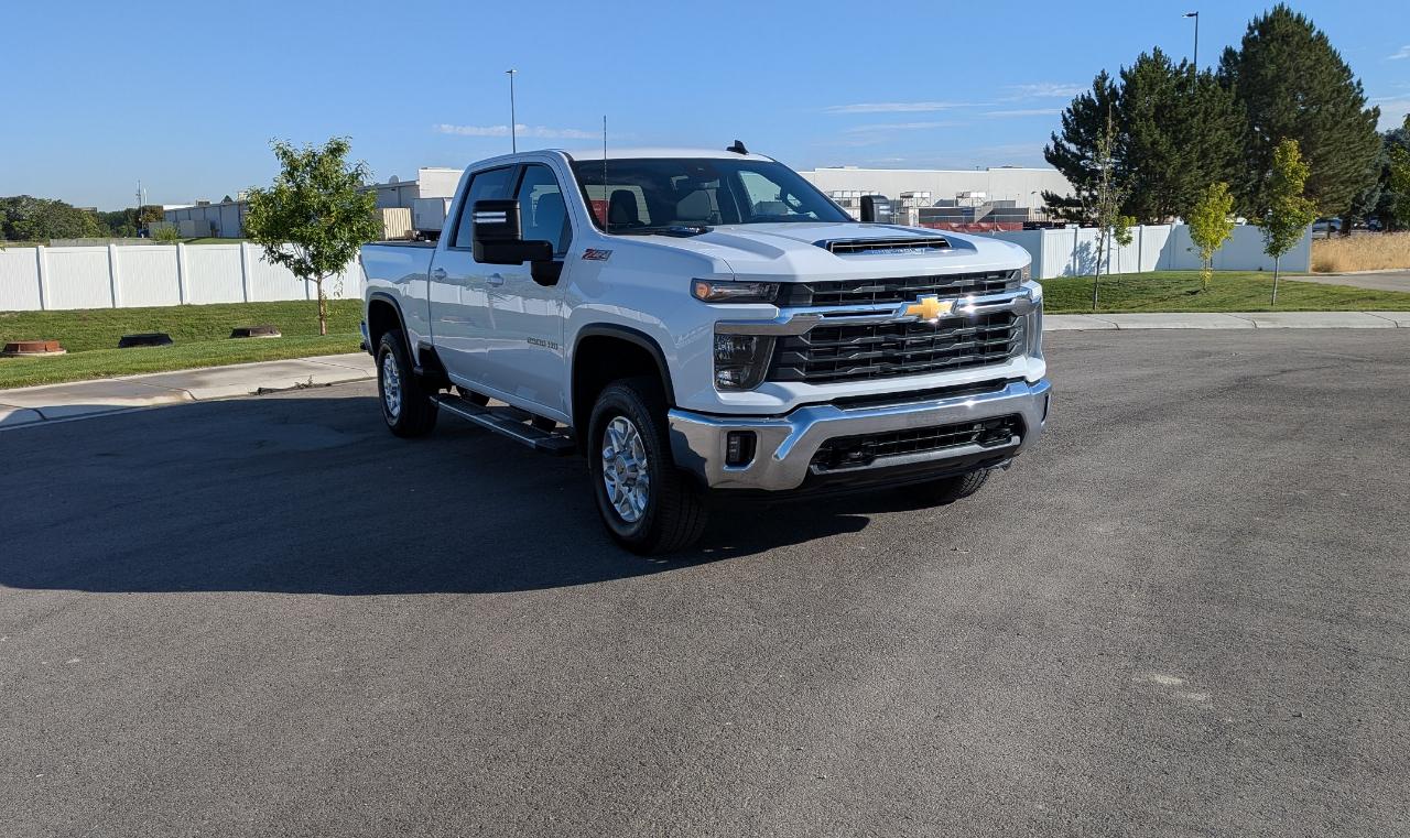 Chevrolet Silverado 2500HD LT Crew Cab Short Box 4WD 2024