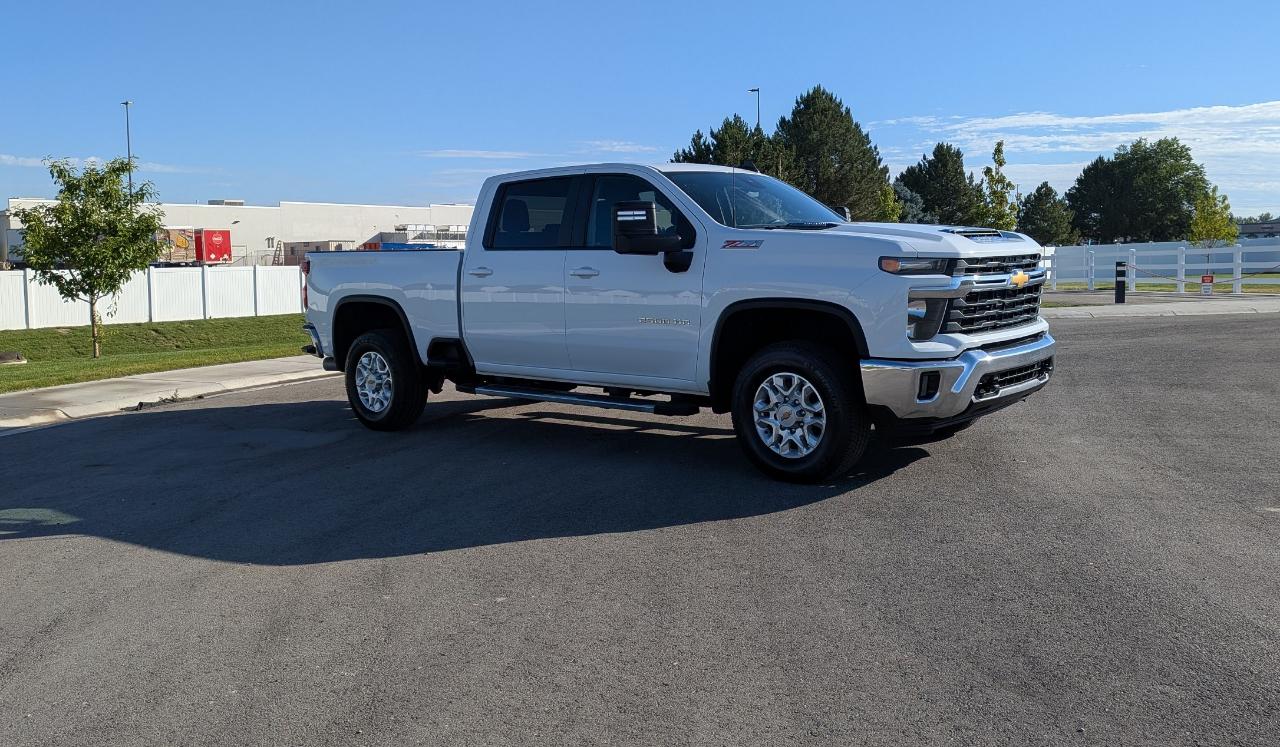 Chevrolet Silverado 2500HD LT Crew Cab Short Box 4WD 2024