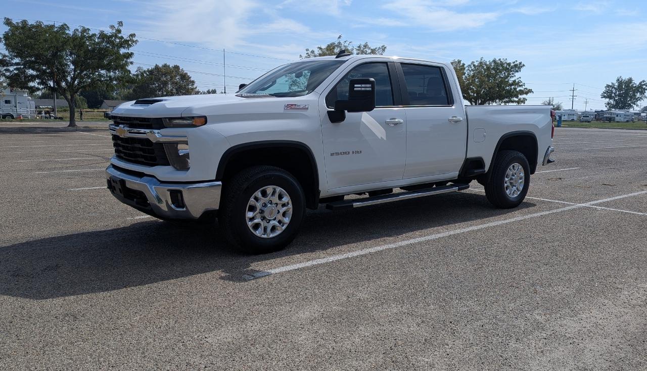Chevrolet Silverado 2500HD LT Crew Cab Short Box 4WD 2024