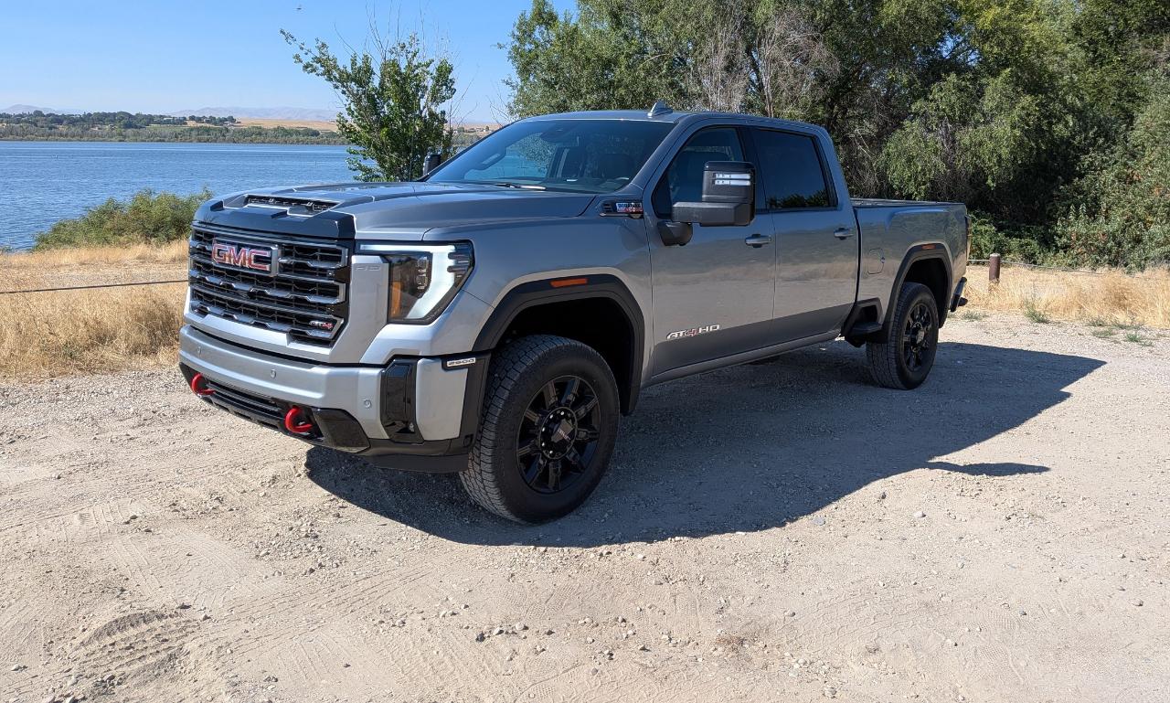 GMC Sierra 2500HD AT4 Crew Cab 4WD 2025