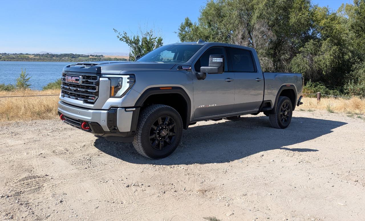 GMC Sierra 2500HD AT4 Crew Cab 4WD 2025