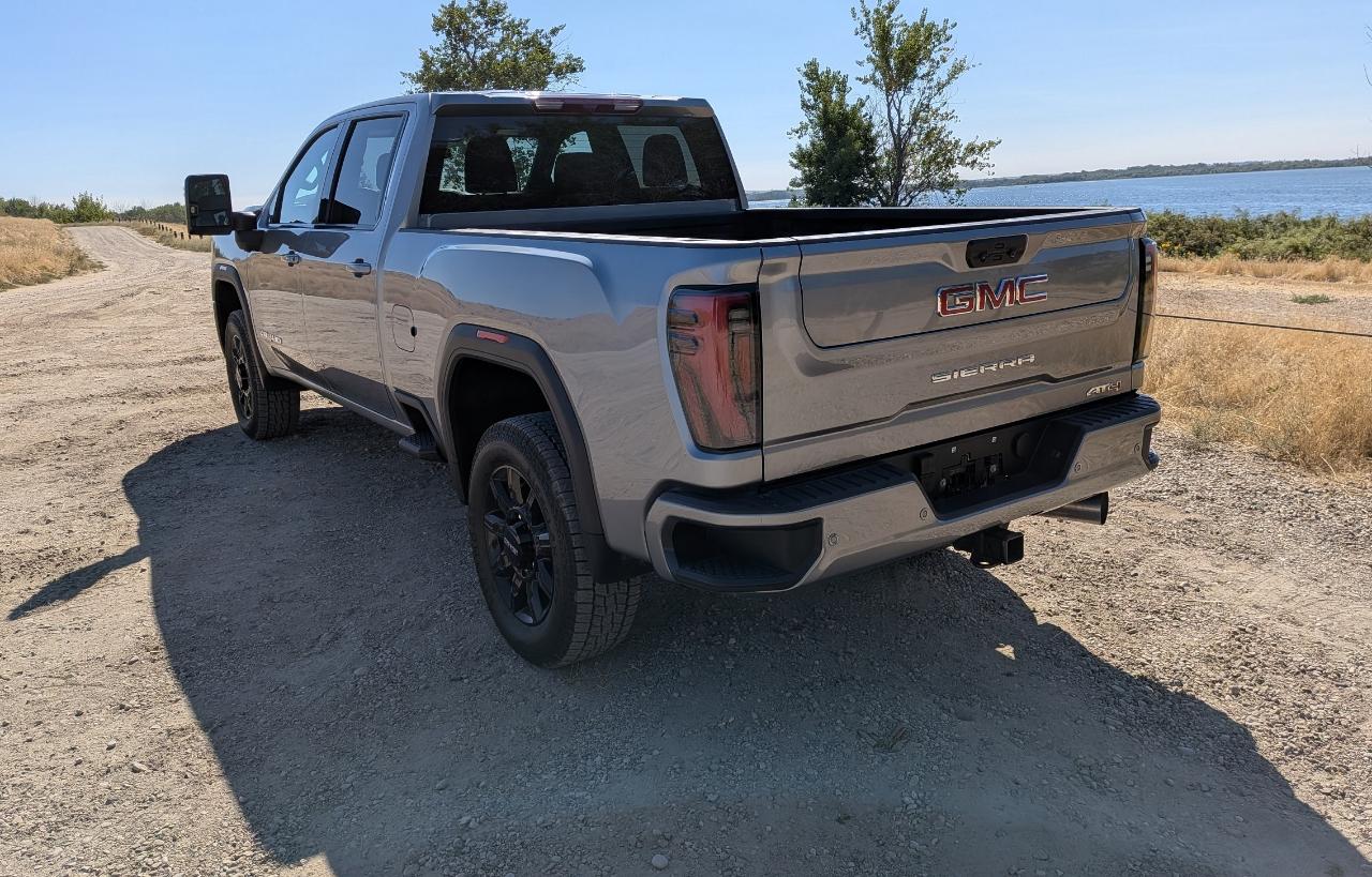 GMC Sierra 2500HD AT4 Crew Cab 4WD 2025