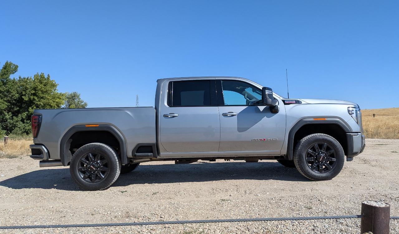 GMC Sierra 2500HD AT4 Crew Cab 4WD 2025