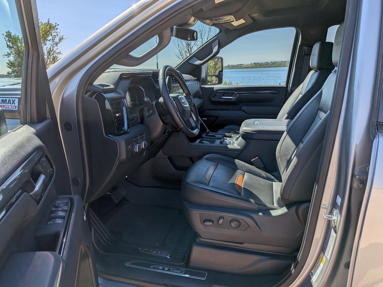 GMC Sierra 2500HD AT4 Crew Cab 4WD 2025