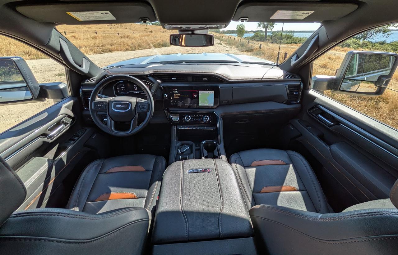 GMC Sierra 2500HD AT4 Crew Cab 4WD 2025
