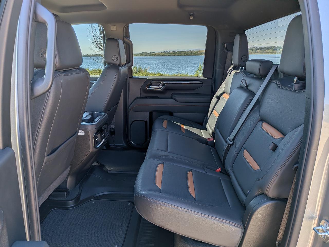 GMC Sierra 2500HD AT4 Crew Cab 4WD 2025