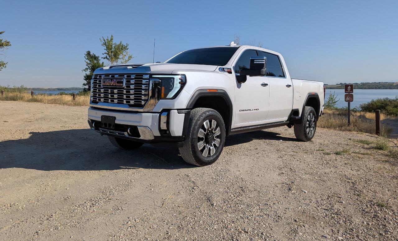 GMC Sierra 2500HD Denali Crew Cab 4WD SB 2025