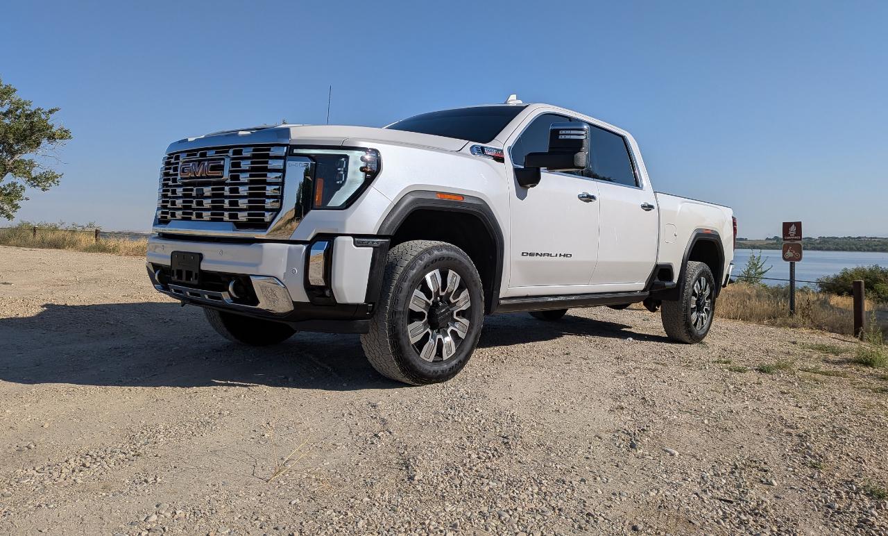 GMC Sierra 2500HD Denali Crew Cab 4WD SB 2025