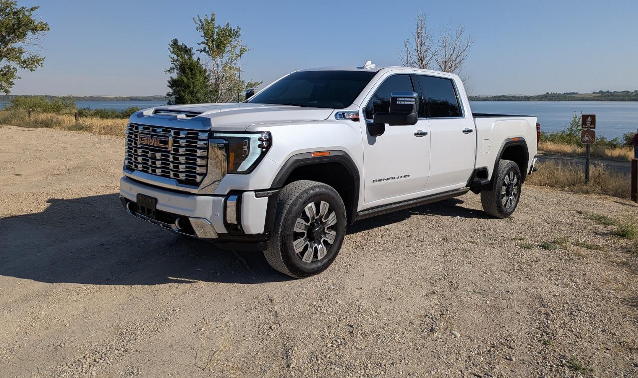 GMC Sierra 2500HD Denali Crew Cab 4WD SB 2025