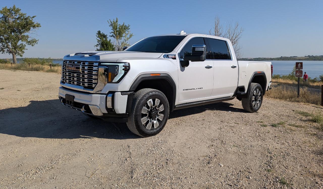 GMC Sierra 2500HD Denali Crew Cab 4WD SB 2025