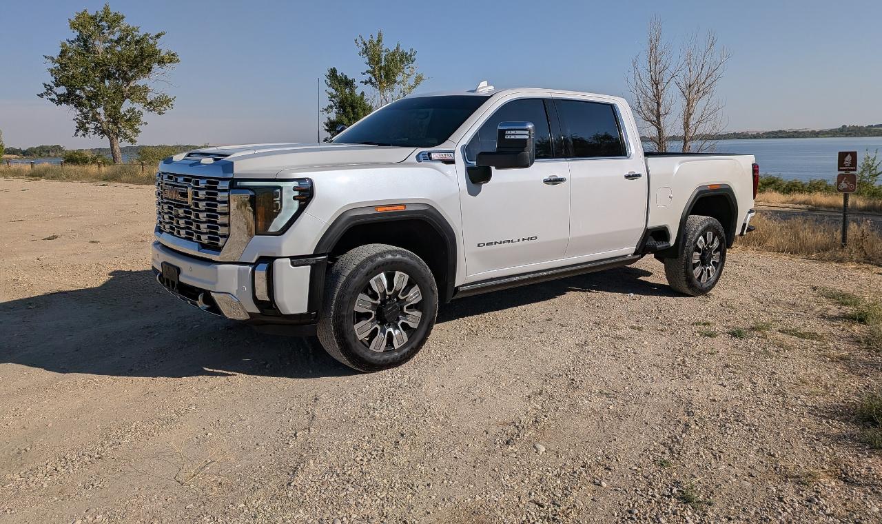 GMC Sierra 2500HD Denali Crew Cab 4WD SB 2025