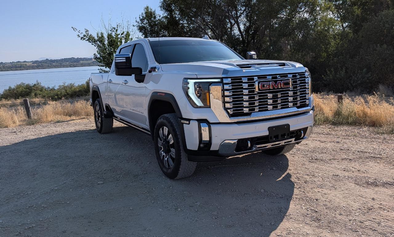GMC Sierra 2500HD Denali Crew Cab 4WD SB 2025