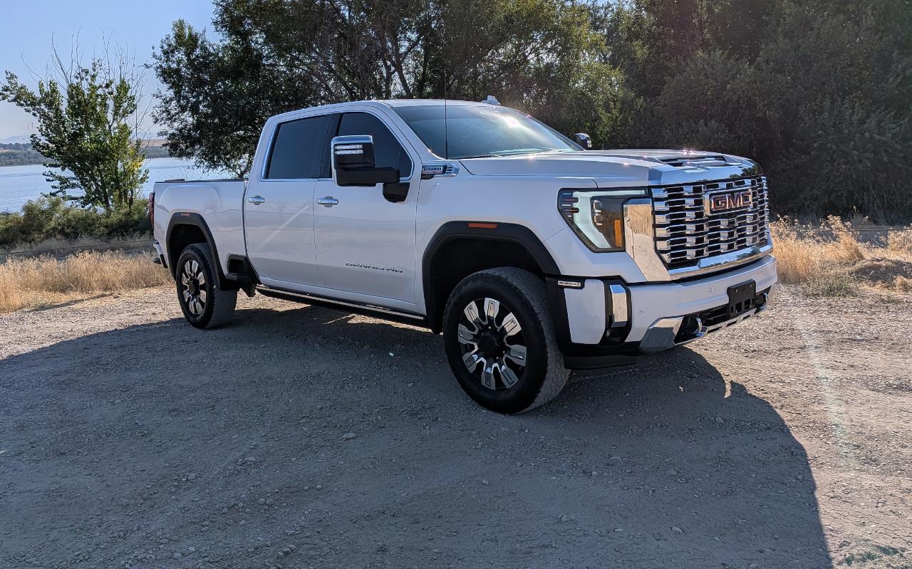 GMC Sierra 2500HD Denali Crew Cab 4WD SB 2025