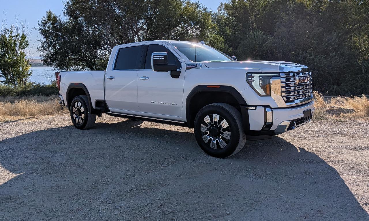 GMC Sierra 2500HD Denali Crew Cab 4WD SB 2025
