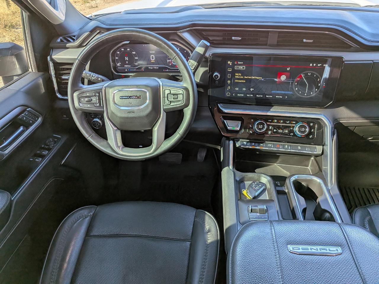 GMC Sierra 2500HD Denali Crew Cab 4WD SB 2025