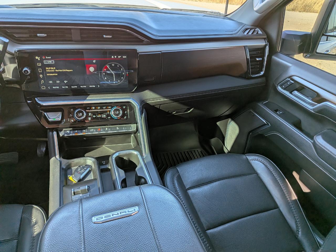 GMC Sierra 2500HD Denali Crew Cab 4WD SB 2025