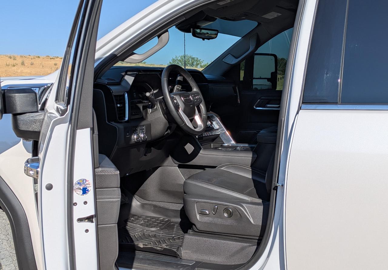 GMC Sierra 2500HD Denali Crew Cab 4WD SB 2025