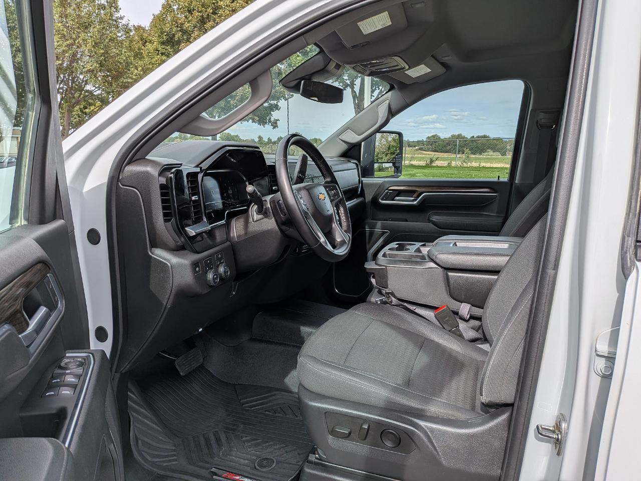 Chevrolet Silverado 2500HD LT Crew Cab Short Box 4WD 2025
