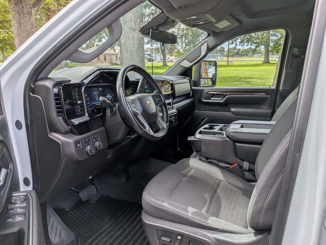 Chevrolet Silverado 2500HD LT Crew Cab Short Box 4WD 2025