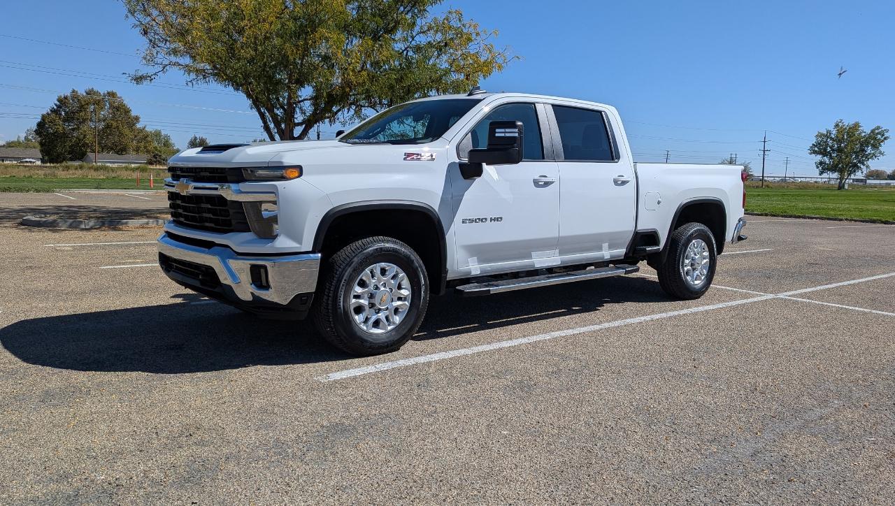 Chevrolet Silverado 2500HD LT Crew Cab Short Box 4WD 2024