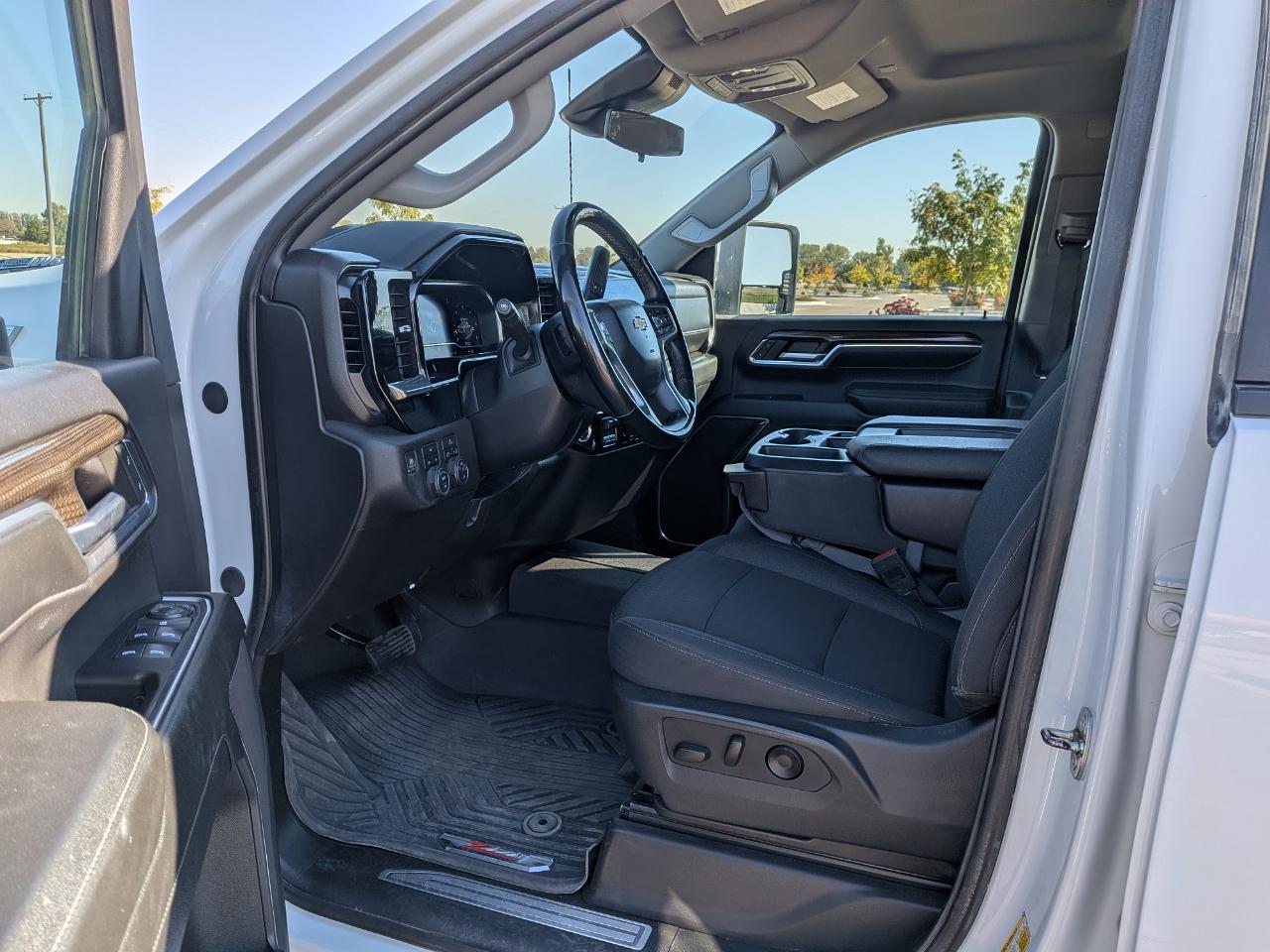 Chevrolet Silverado 2500HD LT Crew Cab Short Box 4WD 2024